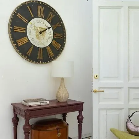 Modern Hugo فندق